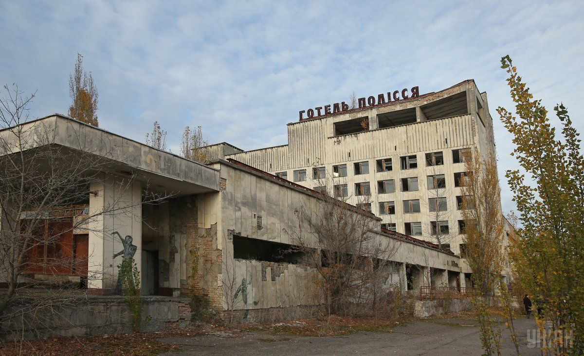 Свічки символізують час, що минув з моменту трагедії