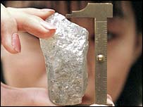 Як відомо, алмазів мільярди років - саме стільки часу потрібно на трансформацію атомів м'якого вуглецю в неймовірно тверду структуру алмазу
