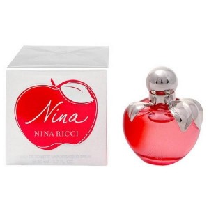 Назва «Червоне яблуко» придумали цінительки жіночого аромату Nina від Nina Ricci, який вперше був створений в 1987 році, а потім відродився в 2006-му, за кілька років став класикою в світі парфумерії в усіх країнах