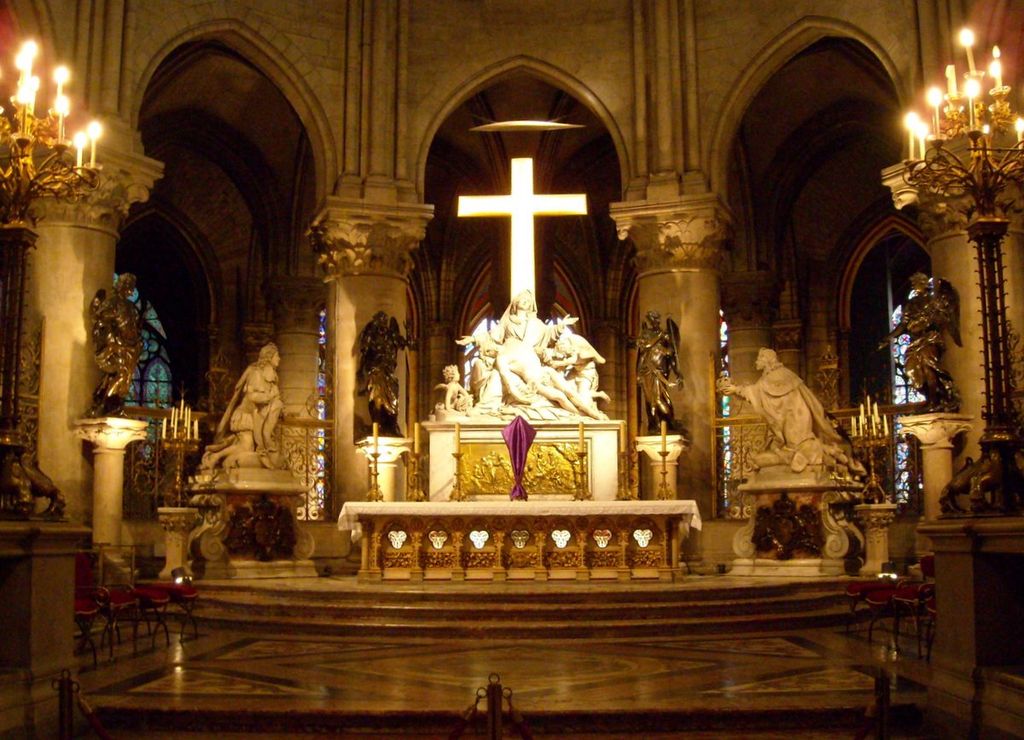 Передчуваючи огляд пам'ятки, погляньте на Собор Паризької Богоматері фото, і відчуєте його урочистість атмосфери