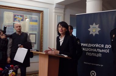 19 листопада 2015 року, 16:15 Переглядів:   Керівник Національної поліції Хатія Деканоїдзе