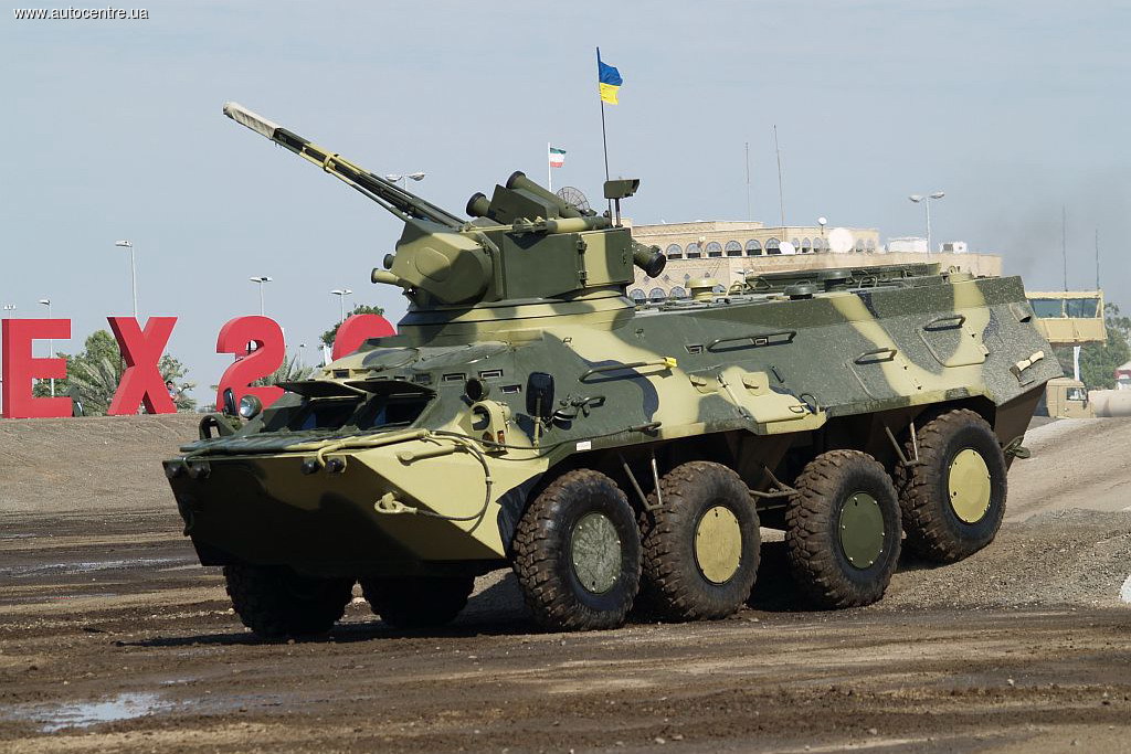 Командувач Національною гвардією Сергій Полторак прийняв від виробника - Київського бронетанкового заводу - п'ять бойових машин БТР-4
