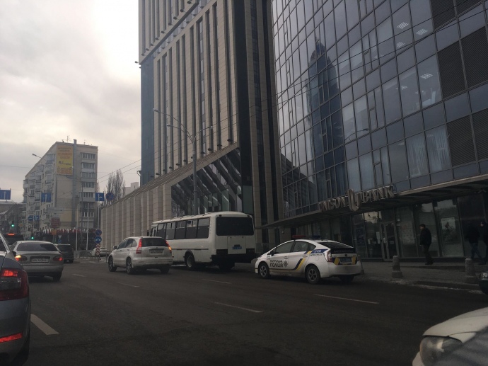В офісах медіахолдингу Вести, розташованих в ТРЦ Гулівер в Києві, проходять обшуки