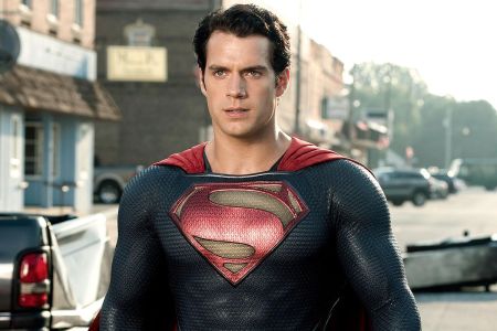 Роль Геральта з Рівії в майбутньому серіалі   «Відьмак» від Netflix   зіграє Генрі Кавілл, відомий глядачам в першу чергу по втіленню ролі «Супермена» в DC Universe