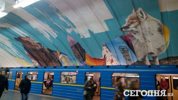 22 жовтня 2018, 12:59 Переглядів:   Фото: Олександр Марущак   На станції метро Осокорки триває робота над масштабною фрескою, яку малюють вісім іноземних художників