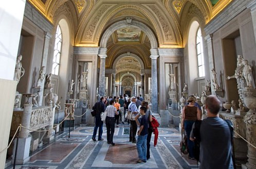 Не потрібно купувати квитки в музеї Ватикану і для дітей до 6 років - для них вхід безкоштовний