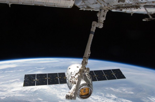 Більш того, капсулі вдалося повернути з МКС на Землю понад півтонни відпрацьованого обладнання та дослідницьких матеріалів