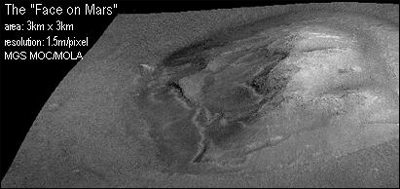 Пізніші знімки з іншого ракурсу показали, що особа сфінкса - насправді звичайна скеля
