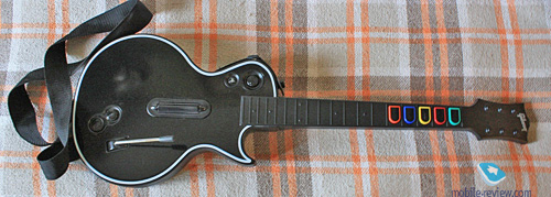 На консолі попереднього покоління вийшли перші дві частини GH, тоді і з'явилися перші любителі пластмасових гітар